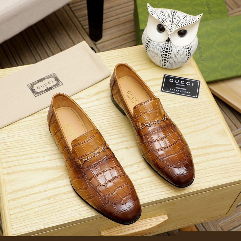 G*u*i leather shoes